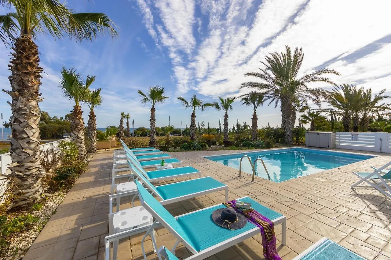 Faros Beachfront Villa Perivólia