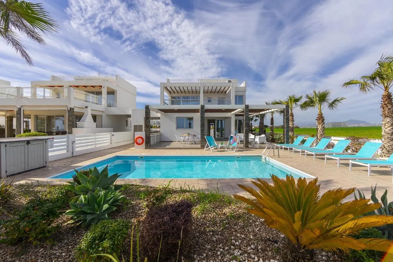 Faros Beachfront Villa Perivólia