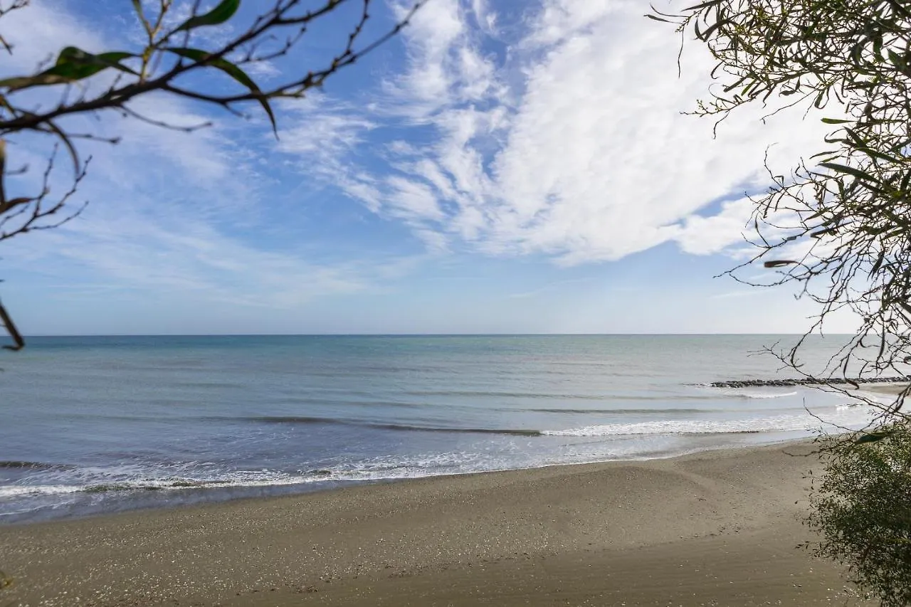 Faros Beachfront Villa Perivolia