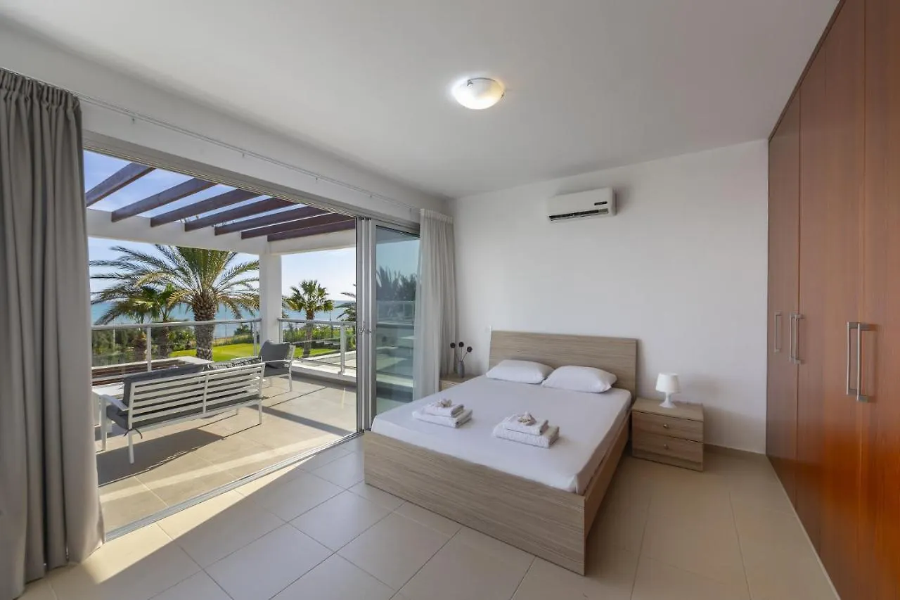 Faros Beachfront Villa Perivólia
