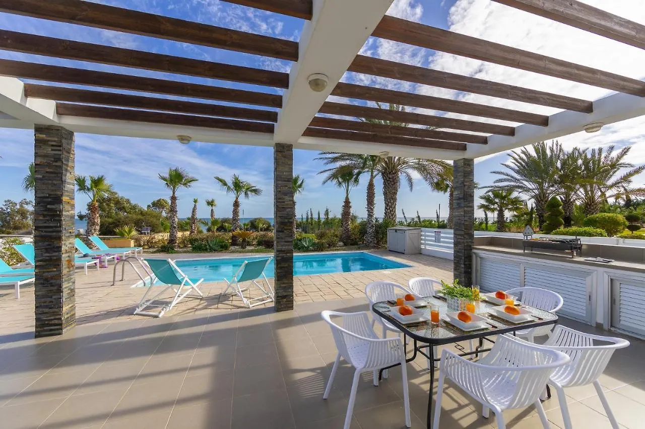 Faros Beachfront Villa Perivólia