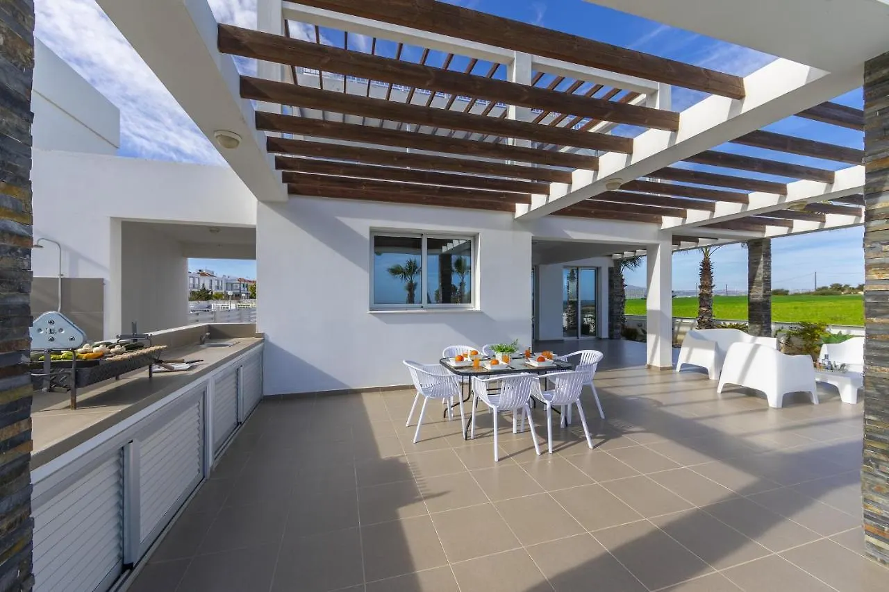 Faros Beachfront Villa Perivólia