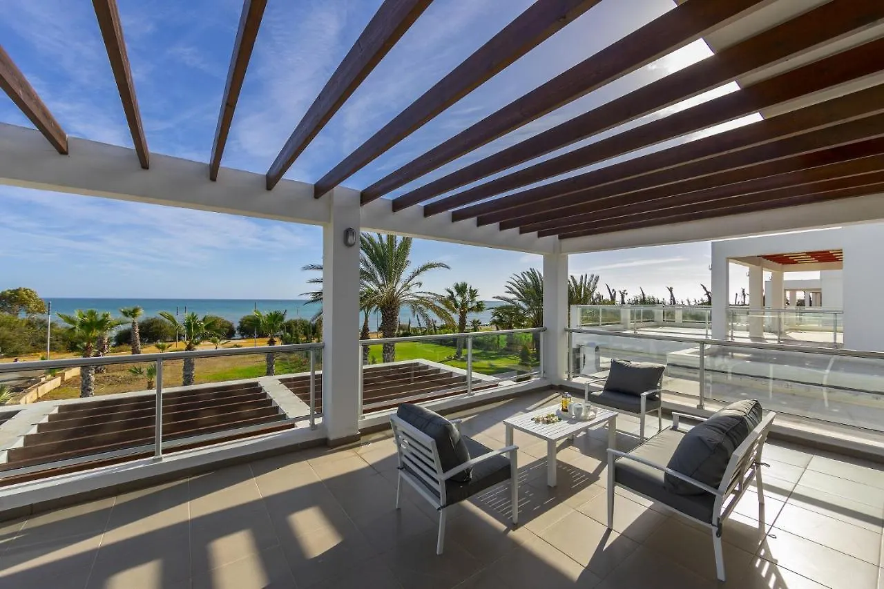 Faros Beachfront Villa Perivólia