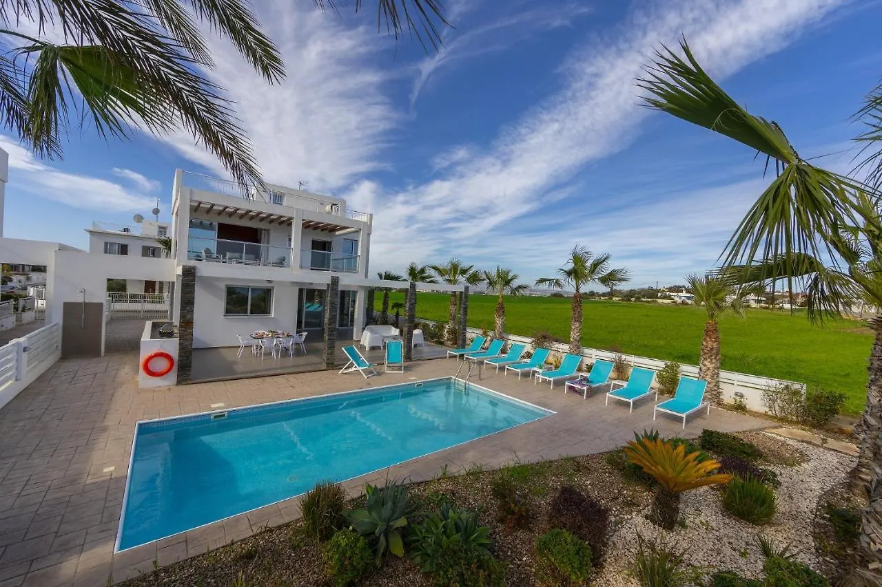 Faros Beachfront Villa Perivólia