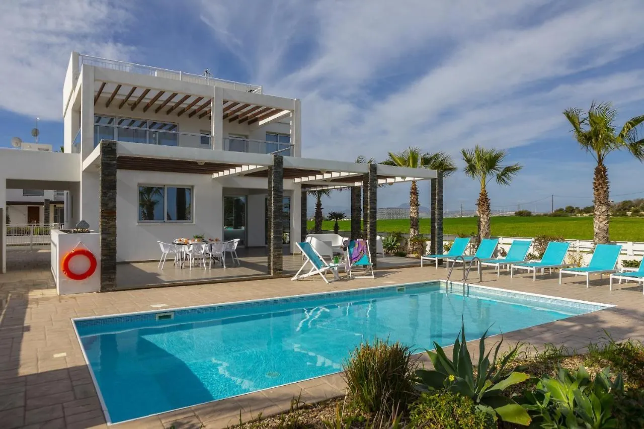 Faros Beachfront Villa Perivólia