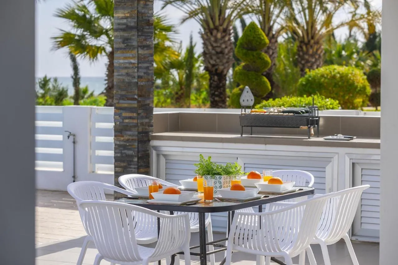 Faros Beachfront Villa Perivólia