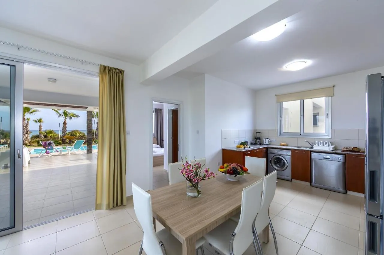 Faros Beachfront Villa Perivólia